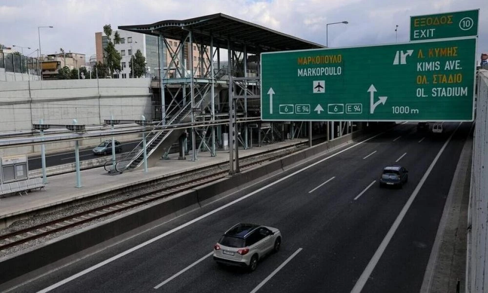 Σύγκρουση αυτοκινήτων στην Αττική Οδό, μετά την έξοδο Ηρακλείου - Καθυστερήσεις στο ρεύμα προς Ελευσίνα